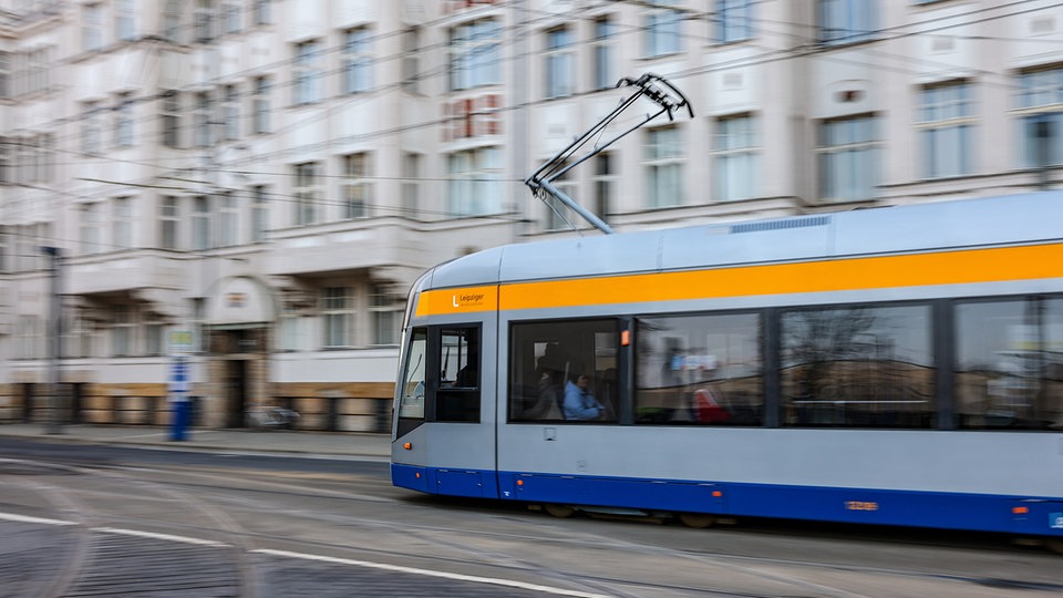 Seniorin stirbt nach Unfall mit Straßenbahn in Leipzig