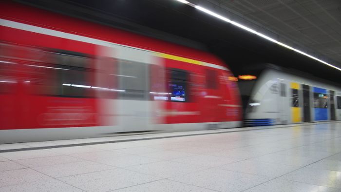 Polizeieinsatz in Obertürkheim: S-Bahnlinie S1 zwischen Neckarpark und Esslingen gesperrt