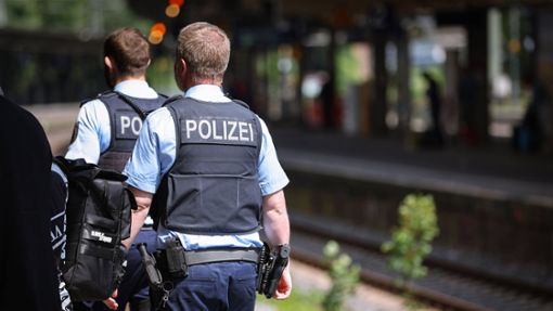 Fahrt von Stuttgart: Schlägerei im Zug bei Esslingen – Polizei sucht Zeugen