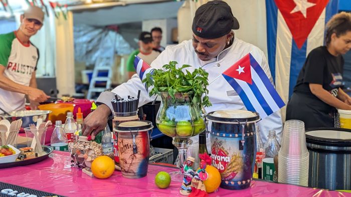 Festival der Kulturen Stuttgart: Einmal um die Welt essen – diese 6 Leckereien gibt’s jetzt auf dem Marktplatz
