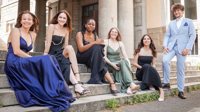 Abiball in Stuttgart: Eleganz mit ein wenig Glitzer – Sechs Abiturienten präsentieren ihre Roben