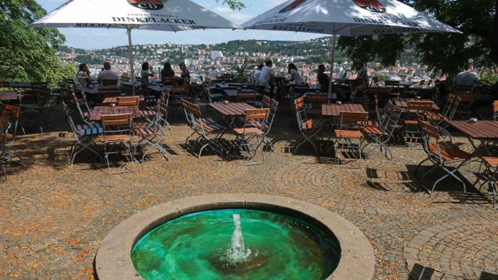 Biergarten in Karlshöhe: Unbekannte schlagen auf 16-jähriges Pärchen in Stuttgart ein