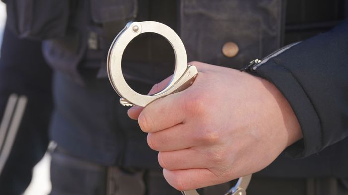 Vorfall in Stuttgart-Mitte: Renitenter 25-Jähriger verletzt Polizist – U-Haft