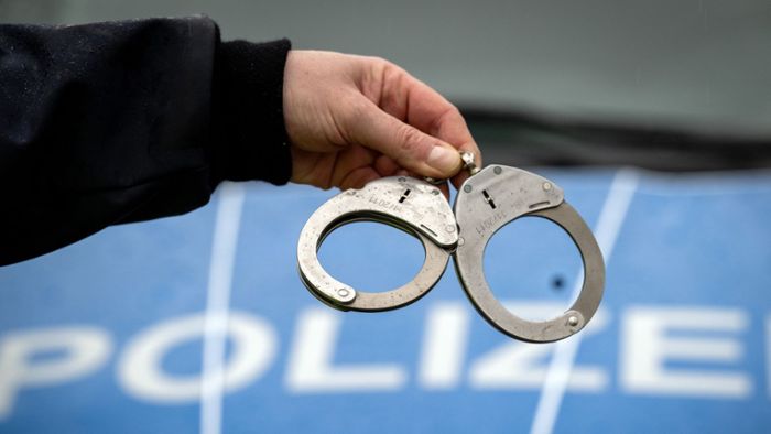 Schwerpunkt im Raum Stuttgart: Hunderte Polizisten nehmen mutmaßliche Drogenbande hoch