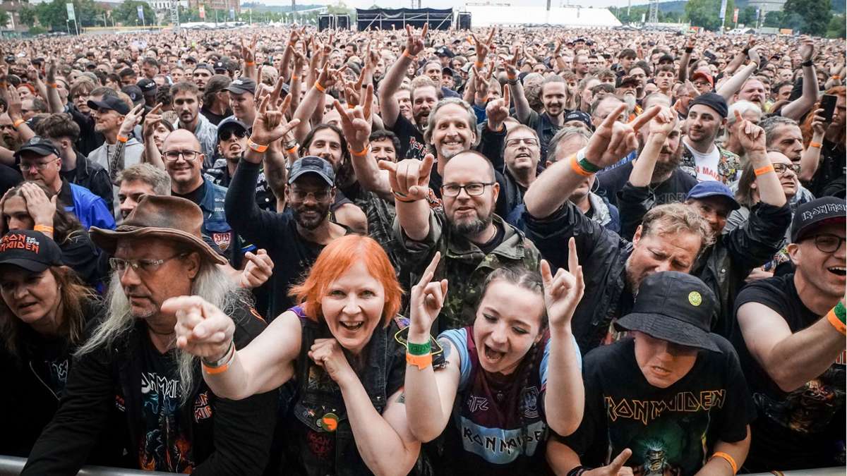 Heavy Metal in Reinkultur: So feiern die Fans Iron Maiden auf dem Wasen
