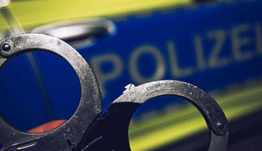 Polizei in Leinfelden-Echterdingen: Jugendliche in Kirchstraße von Gruppe überfallen und beraubt - Kreis