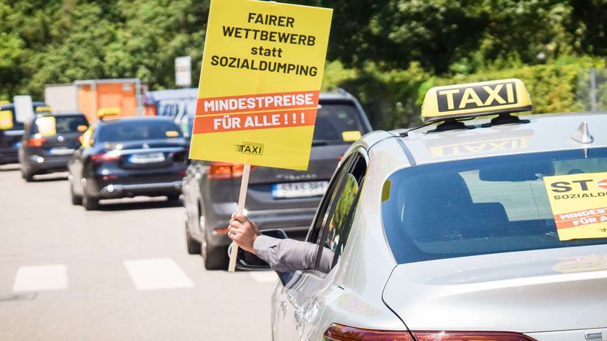 Taxi-Protest in Stuttgart: Mehr als 200 Taxis legen die Innenstadt lahm
