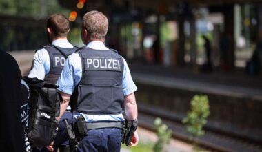 Fahrt von Stuttgart: Schlägerei im Zug bei Esslingen – Polizei sucht Zeugen - Kreis