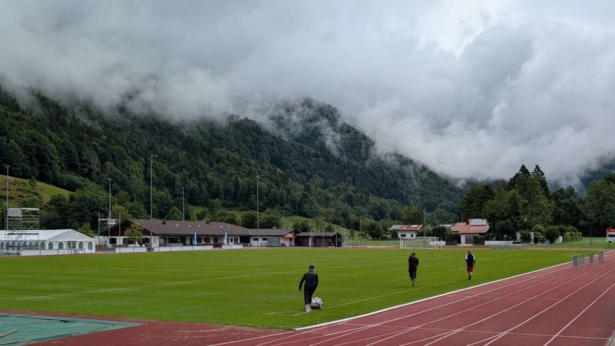 VfB Stuttgart im Trainingslager: Liveblog: Entwarnung vom Greenkeeper – Training auf Platz problemlos möglich