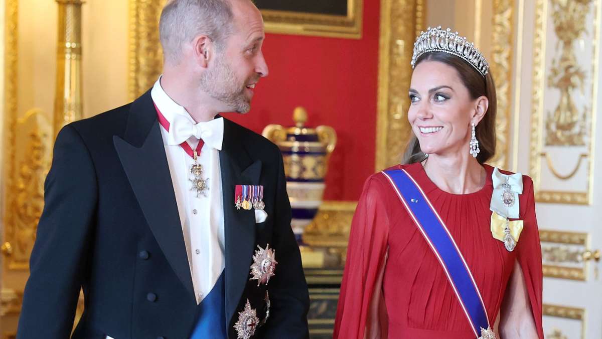 Prinzessin Kate (r.) und Prinz William waren lächelnd auf mehreren Bildern zu sehen.