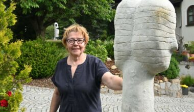 Skulpturen in Köditz: Marmor-Phallus bekommt Zuwachs - Hof