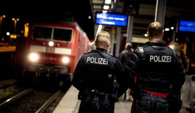 Stuttgart Hauptbahnhof: 30-Jähriger schlägt Zugbegleiter bei Fahrscheinkontrolle mehrfach ins Gesicht - Stuttgart