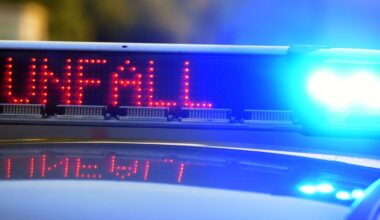 Unfall in Stuttgart-West: Fahranfängerin verwechselt Pedale – Auto fährt über Brüstung