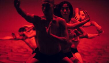 Colours-Festival: Sidi Larbi Cherkaoui tanzt in „Nomad“ gegen Sandstürme an
