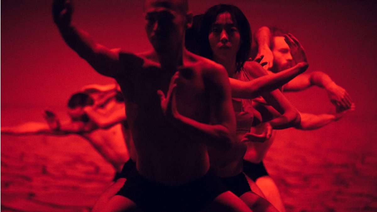 Colours-Festival: Sidi Larbi Cherkaoui tanzt in „Nomad“ gegen Sandstürme an