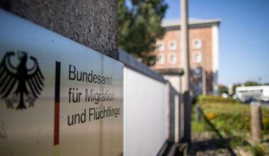 Asylpolitik: Keine Erkundungsreisen für Syrer - Bamf prüft Widerruf - Politik