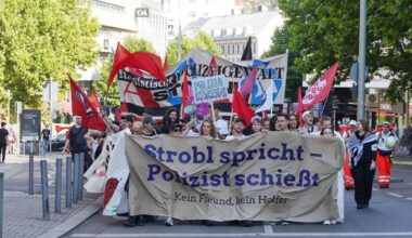 Demozug durch die Innenstadt: Linke Gruppen protestieren am Freitagabend in Stuttgart gegen Polizeigewalt