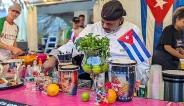 Festival der Kulturen Stuttgart: Einmal um die Welt essen – diese 6 Leckereien gibt’s jetzt auf dem Marktplatz
