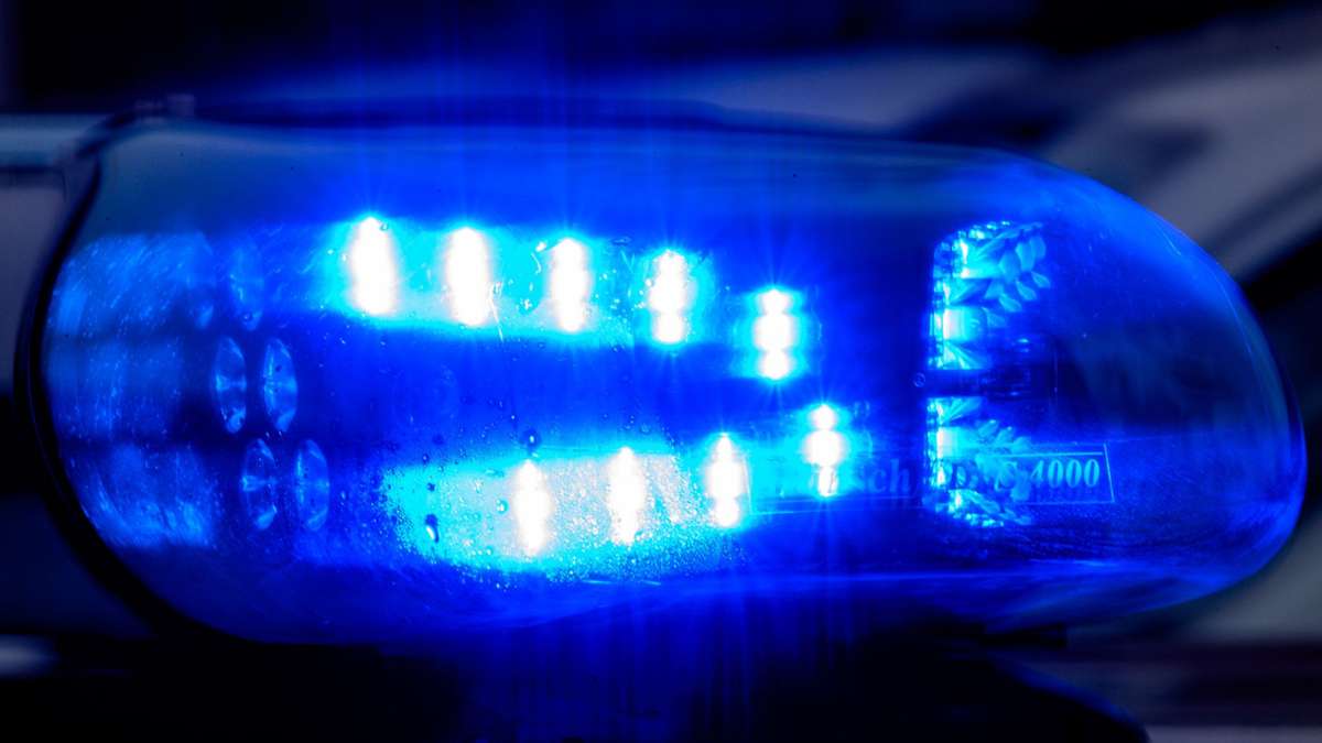 Stuttgart-Heumaden: Jugendliche schlagen vor Grundschule auf 15-Jährigen ein