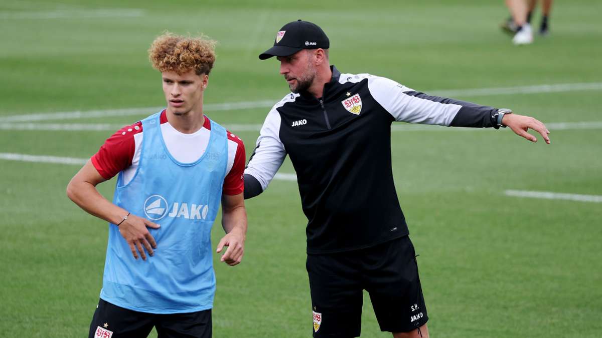 Testspiel des VfB Stuttgart: Der VfB präsentiert sich in Fellbach vor vollen Rängen