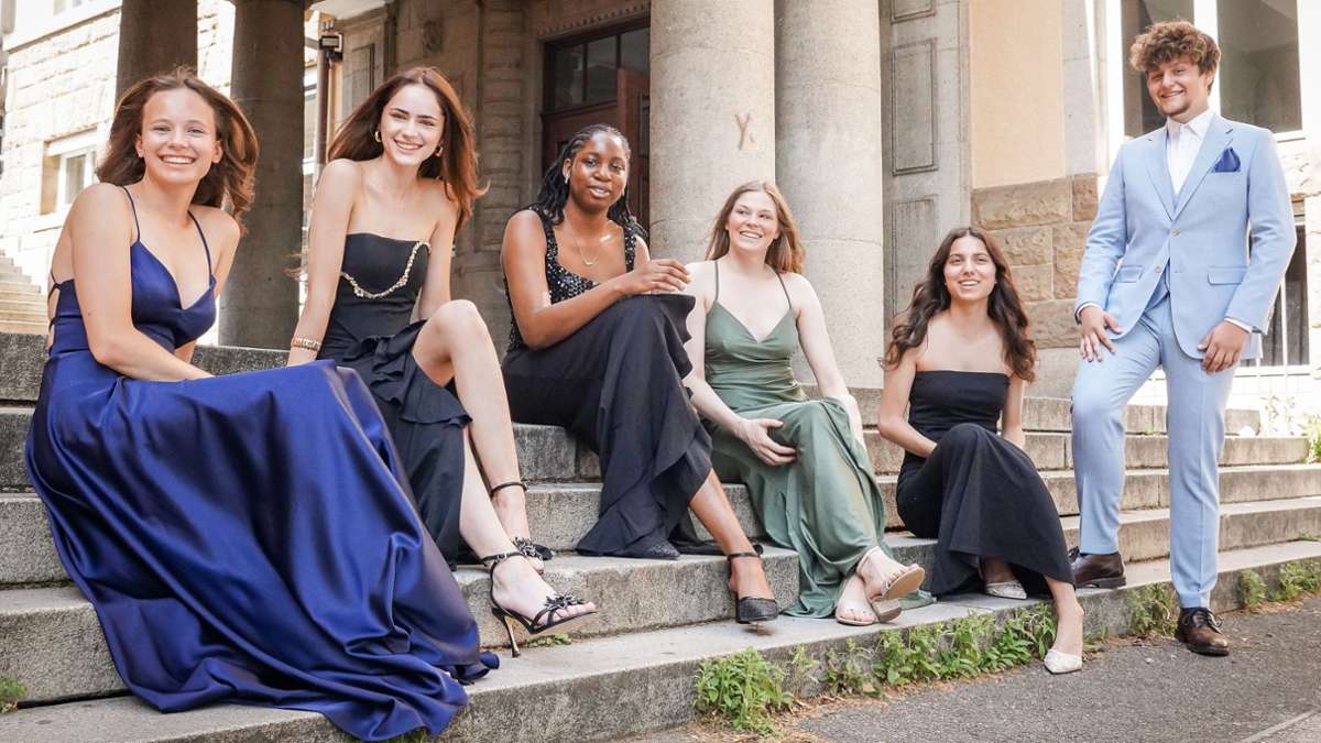 Abiball in Stuttgart: Eleganz mit ein wenig Glitzer – Sechs Abiturienten präsentieren ihre Roben