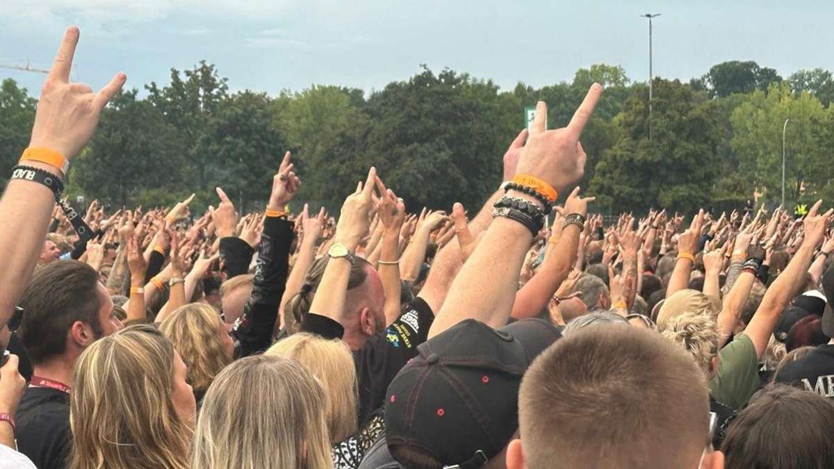 Heavy Metal in Reinkultur: So feiern die Fans Iron Maiden auf dem Wasen