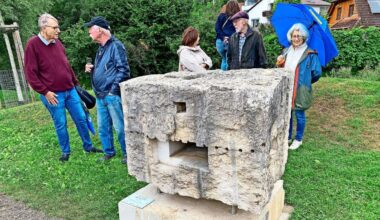 Kunst in der Stadt: Neue Skulptur „IM KOPF“ in Horb enthüllt - Horb & Umgebung
