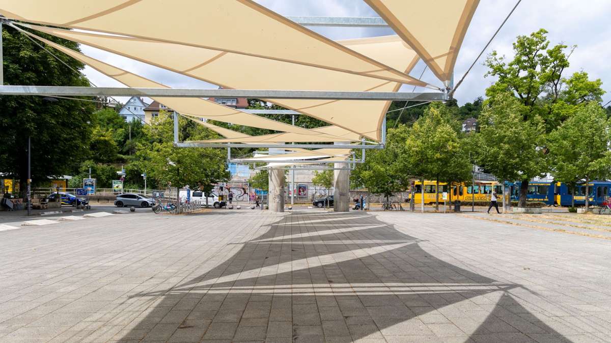 Hitzeschutz in der Stadt: Dieser Stuttgarter Platz hat jetzt ein Sonnensegel