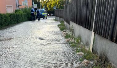 Stuttgart-Feuerbach: Wasserrohrbruch setzt Straße unter Wasser