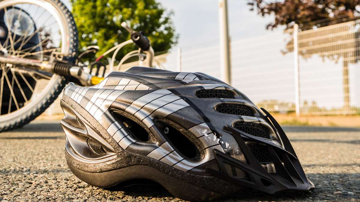 Unfall in Bad Cannstatt: Auto kollidiert mit Radfahrer – 33-jähriger Radler schwer verletzt