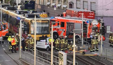 Unfall in Stuttgart-Ost: Stadtbahn und Smart kollidieren – Fahrerin aus Auto befreit