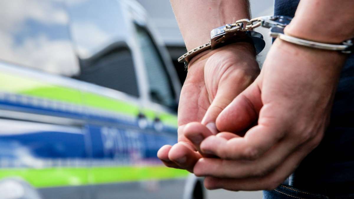 Drogendelikt im Kreis Karlsruhe: Polizei nimmt Drogendealer fest – Kokain, Cannabis und Waffen sichergestellt