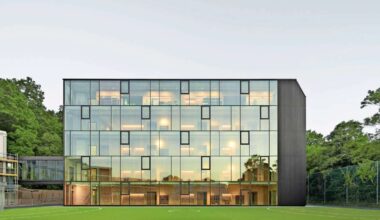 Neubau Merz-Schule Stuttgart: Neubau der Merz-Schule – transparente Architektur mit grünem Wow-Effekt - Kultur