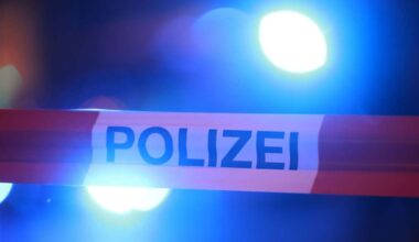 Rheinstetten: 91-Jährige wird eingeklemmt und von Bus mitgeschleift