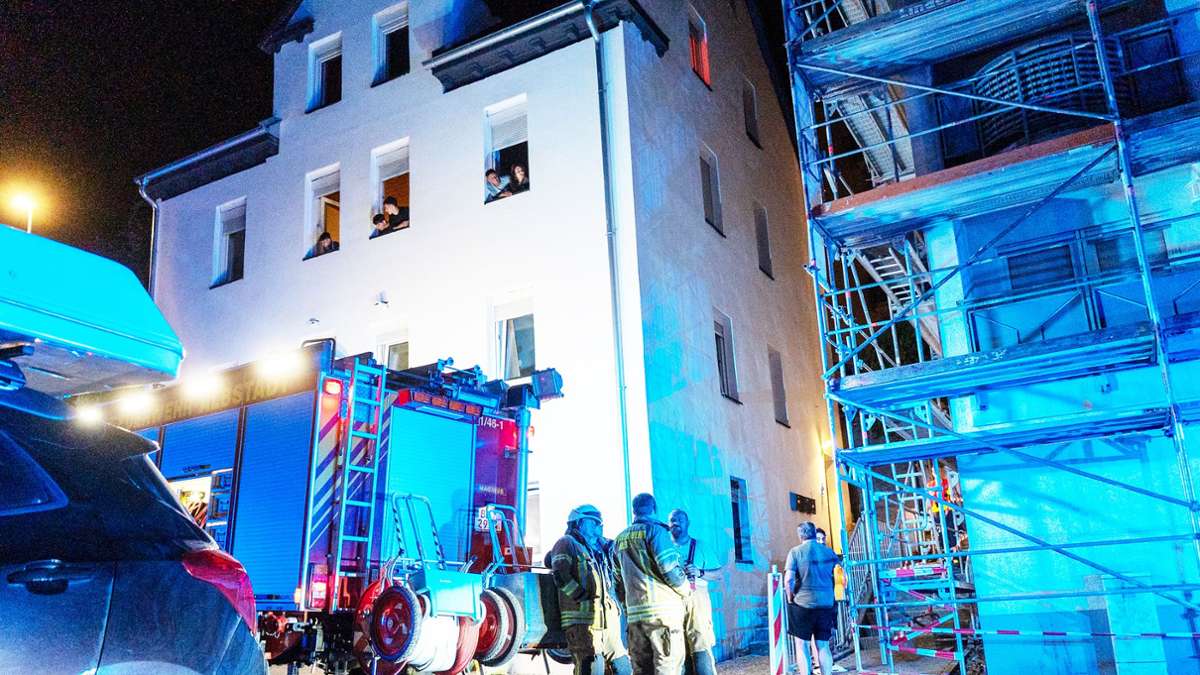 Feuerwehreinsatz in Albstadt: Angebranntes Essen – Polizei nimmt Koch mit - Albstadt