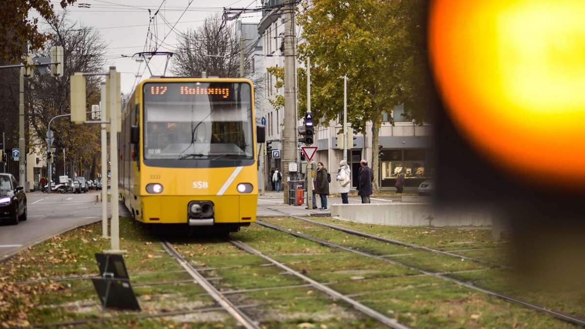 Unfall in Bad Cannstatt: Stadtbahn und Fahrzeug kollidieren – U1 und U13 zeitweise beeinträchtigt