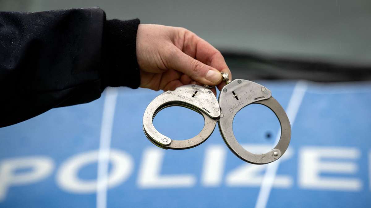 Schwerpunkt im Raum Stuttgart: Hunderte Polizisten nehmen mutmaßliche Drogenbande hoch