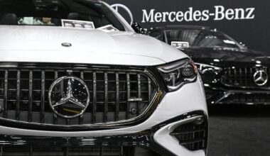 Mercedes-Gewinn bricht um mehr als die Hälfte ein