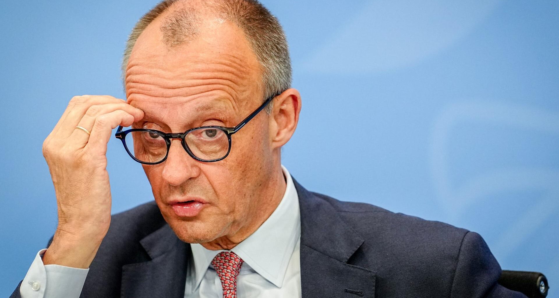 Bundeskanzler Friedrich Merz (CDU) gibt nach der Ministerpräsidentenkonferenz im Bundeskanzleramt eine Pressekonferenz.