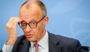 Bundeskanzler Friedrich Merz (CDU) gibt nach der Ministerpräsidentenkonferenz im Bundeskanzleramt eine Pressekonferenz.