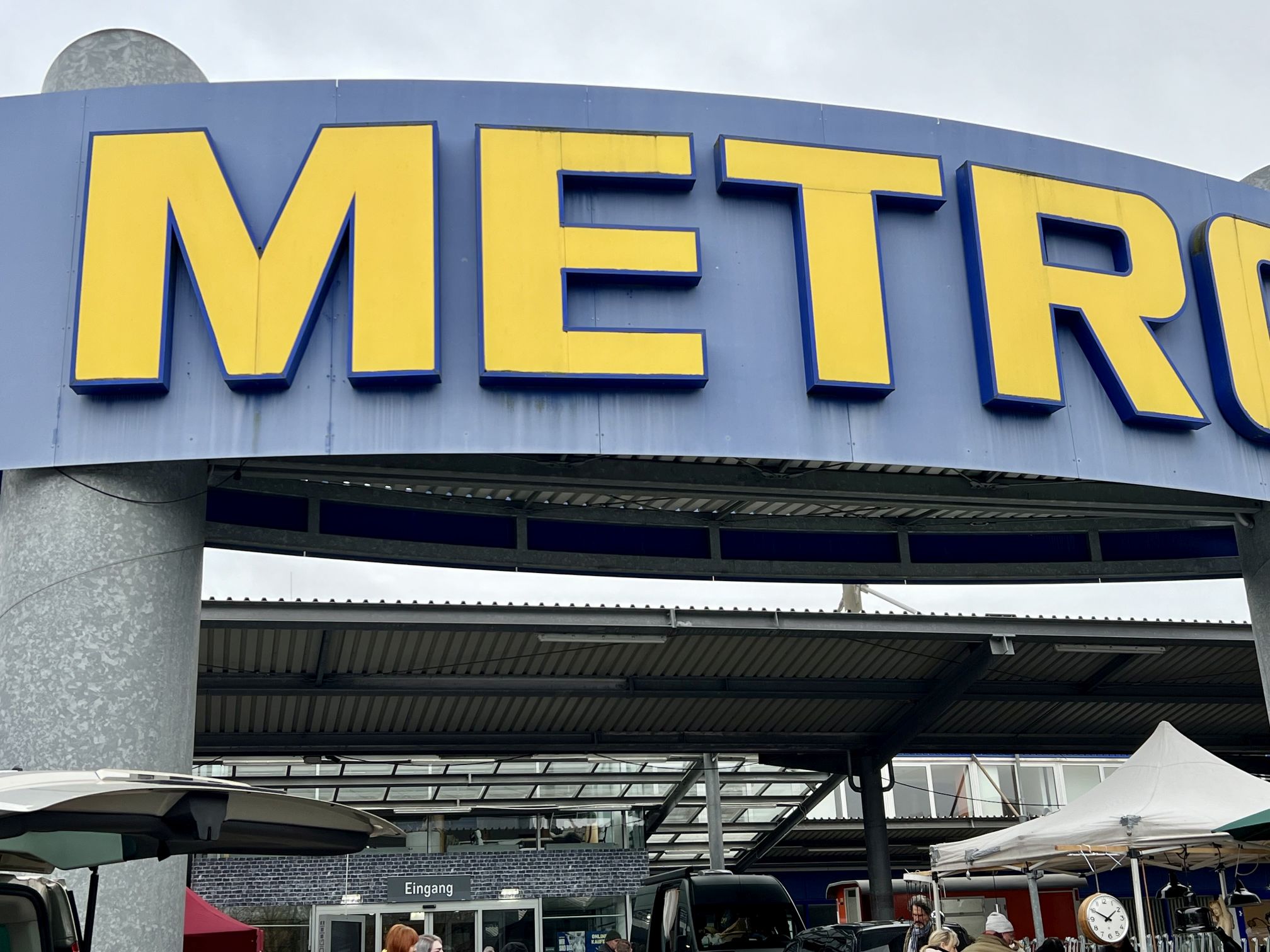 Metro Düsseldorf Radschlägermarkt