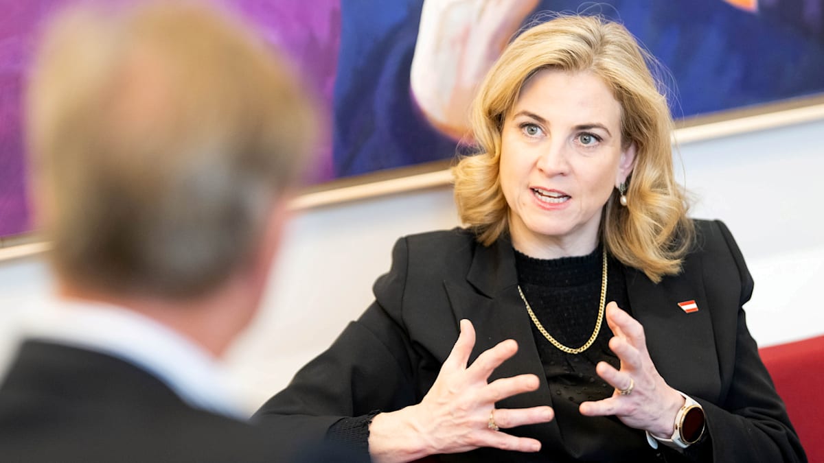 Österreichs Außenministerin: „Irgendwann türmen sich die Särge in Russland“