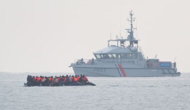 Drastischer Anstieg: Fast 20.000 Migranten überqueren Ärmelkanal – London will Boote zurück nach Frankreich schicken