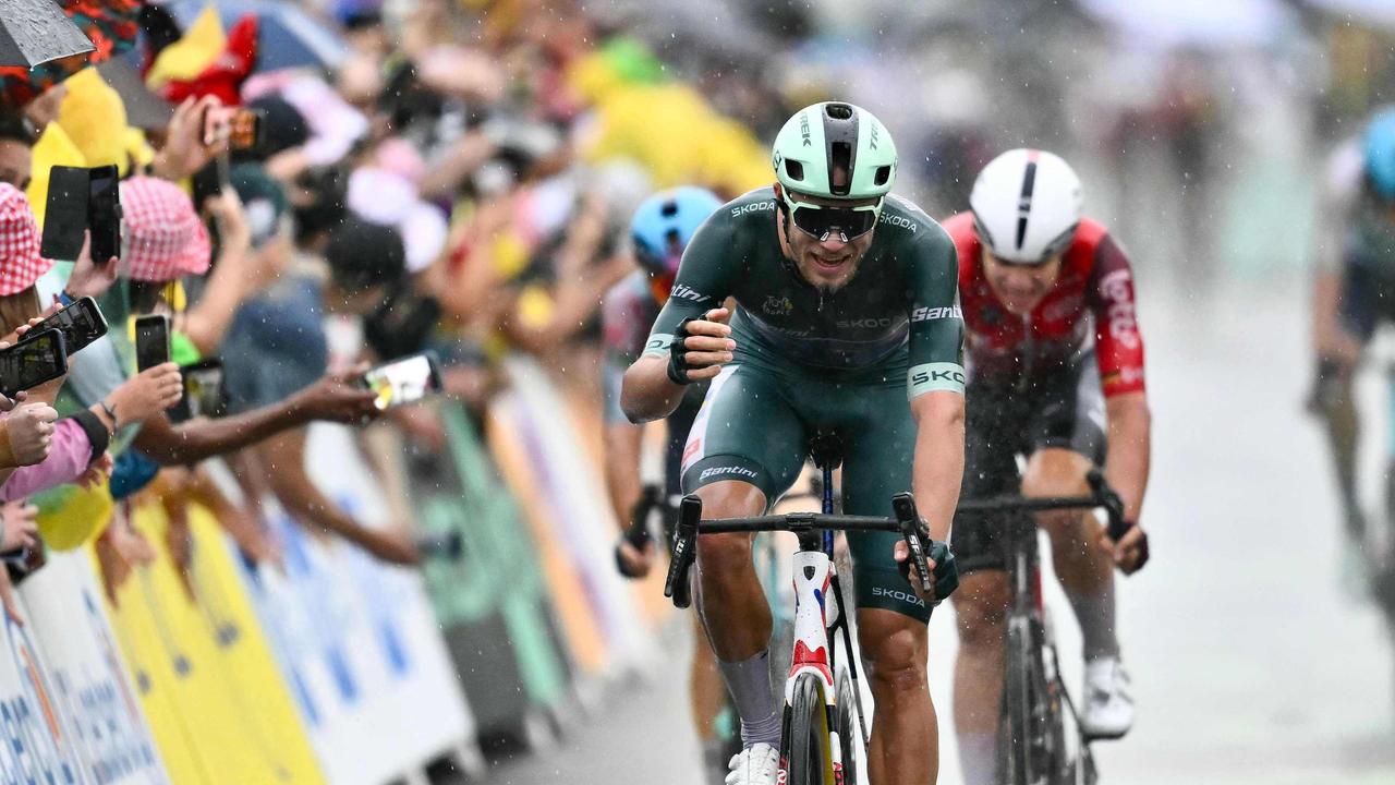 Tour: Milan siegt im Regen-Chaos - Ackermann stürzt