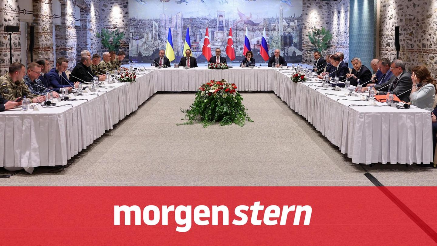 Delegationen der ukrainischen und der russischen Delegationen verhandeln unter Vermittlung der Türkei