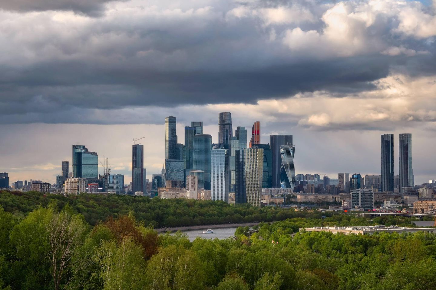 Blick auf die Hochhäuser des Geschäftsviertels in Moskau