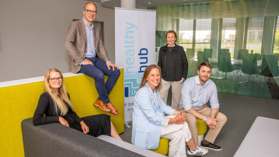 Die diesjährige Healthy-Hub-Jury (v.l.): Fabienne Knaub (mhplus), Dr. Elmar Waldschmitt (BIG), Christina Bernards (SBK), Christiane Heidrich (BIG) und Dr. Florian Brandt (IKK Südwest)