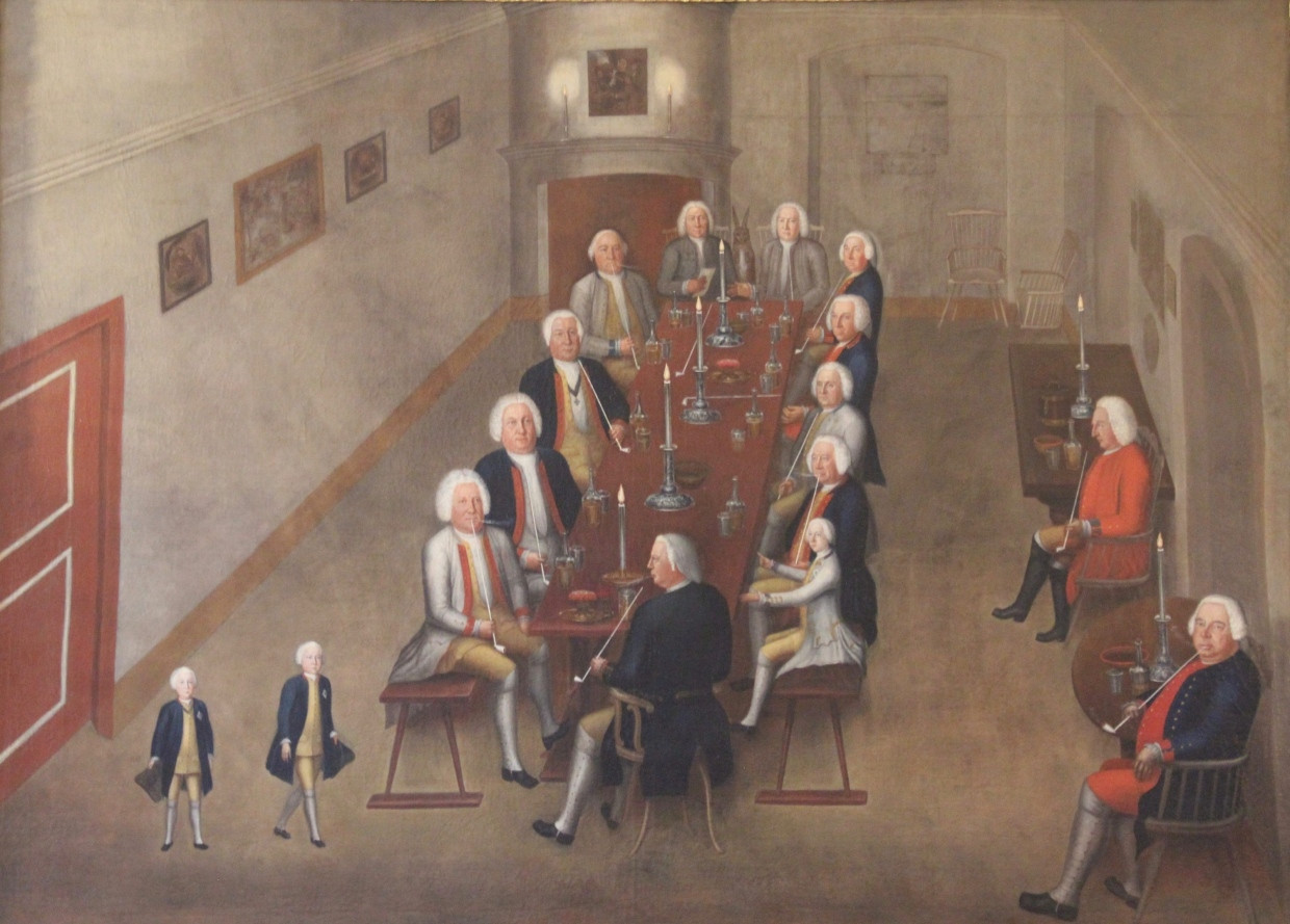 Nach ihrer preisgekrönten Biographie Maria Theresias nahm Barbara Stollberg-Rilinger das Leben Friedrich Wilhelms I., des Soldatenkönigs, in Angriff. Dessen Tabakskollegium nimmt sich wie ein Gegenmodell zum Zeremonialwesen aus, von dem aus die Historikerin das Verfassungsleben der frühneuzeitlichen Staaten erschließt.