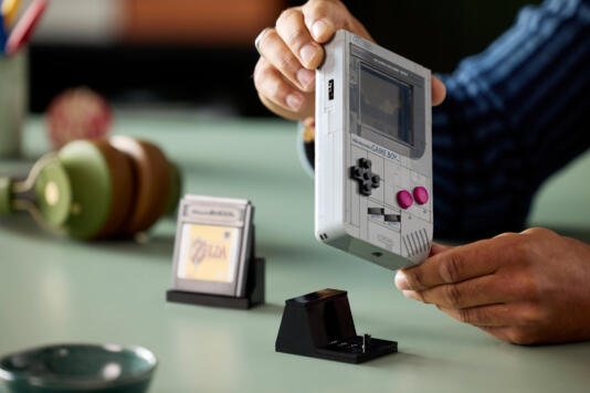 nintendi gsmeboy lego set beim aufstellen