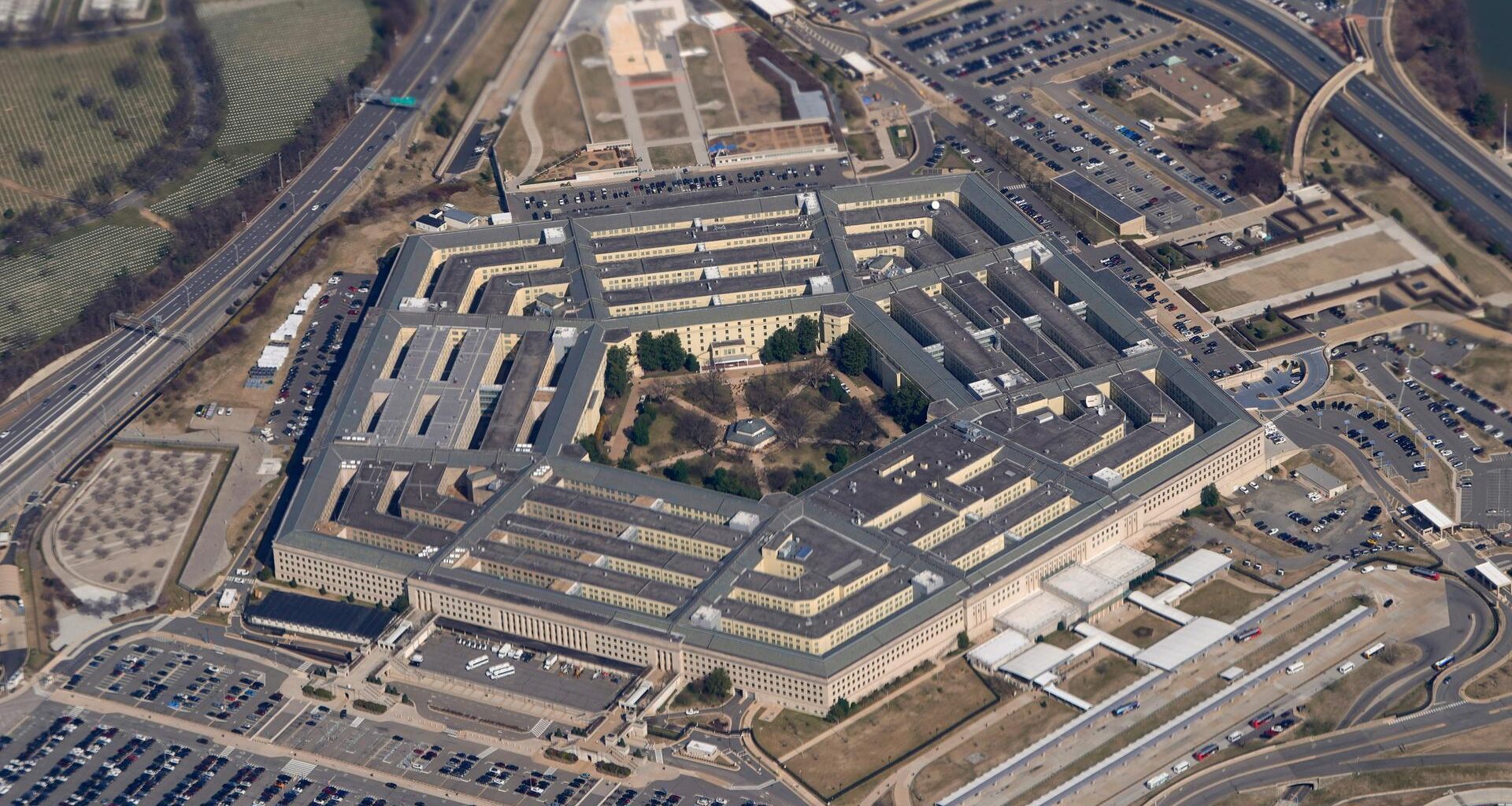 Das Pentagon in den USA. Das fünfeckige riesige Gebäude ist aus der Luft aufgenommen.